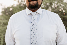 Load image into Gallery viewer, Spike missionary tie